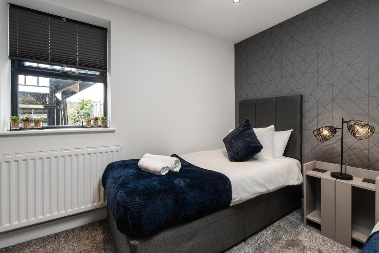 Victoria Home - 2 Bedroom Wi-Fi Parking Workers Hyde Extérieur photo